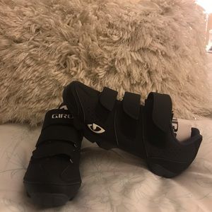 Brand new bike shoes with box